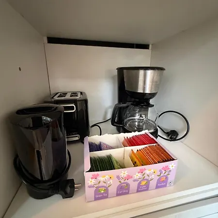 2p Semi-detached House - Fenced Shared Garden - 5 Min Walk To 아파트 *