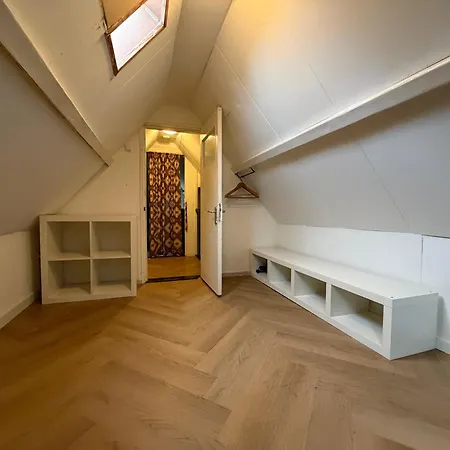 아파트 2p Semi-detached House - Fenced Shared Garden - 5 Min Walk To