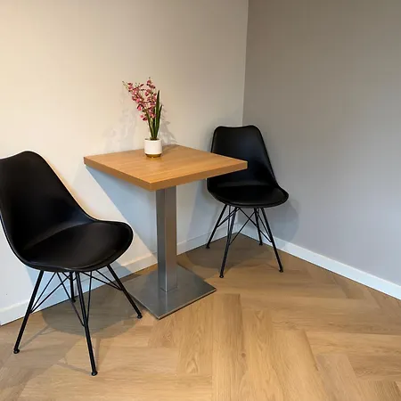 2p Semi-detached House - Fenced Shared Garden - 5 Min Walk To * Wijk aan Zee