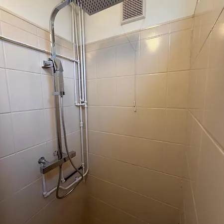 2p Semi-detached House - Fenced Shared Garden - 5 Min Walk To 비크안지