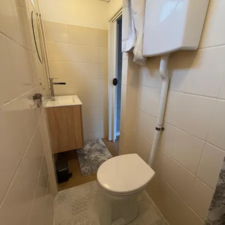 2p Semi-detached House - Fenced Shared Garden - 5 Min Walk To